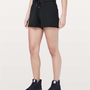 Lululemon On The Fly Short *Woven *2.5"
Black size 6
